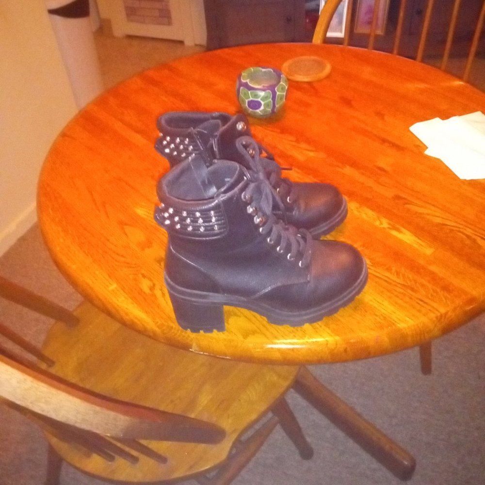 Women's black boots one one time size 8